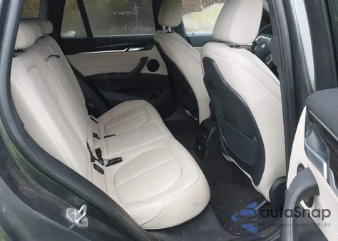 2017 BMW X1 xDrive28I z USA, uszkodzony, nr VIN WBXHT3C35H5F84692